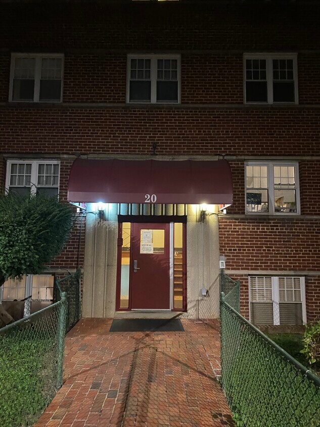 Primary Photo - 20 Chesapeake St SE