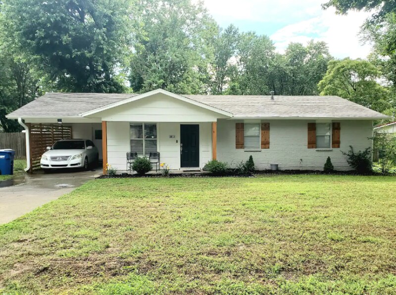 Primary Photo - 1108 Royal Dr