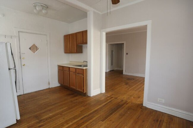 Foto del edificio - 6265 W Cornelia Ave