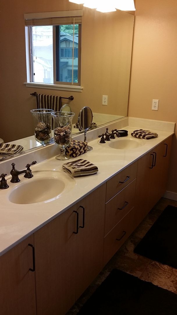 Building Photo - Solar Electric! Exquisite Executive home, beautifully upgraded, pet friendly, and more!