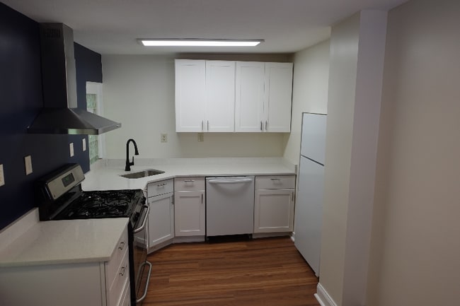 Foto del edificio - 3801 Greensprings Ave