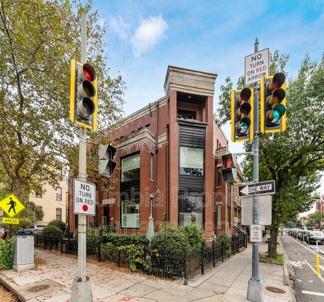Building Photo - 1553 9th St NW