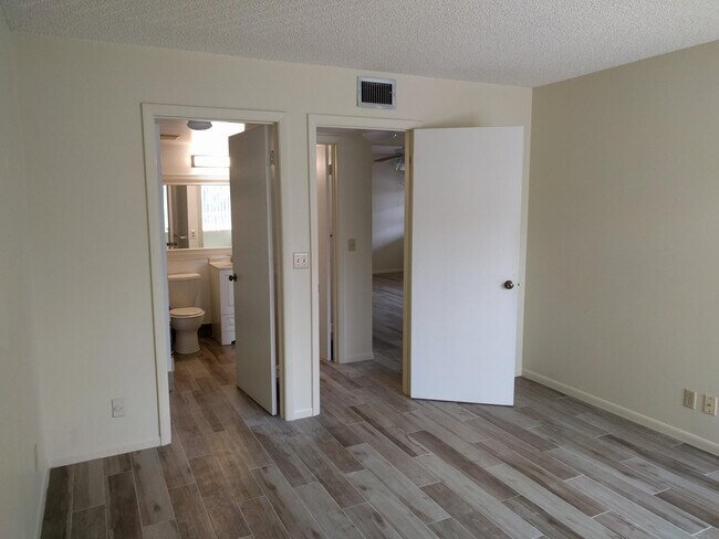 Foto del edificio - 441 Pine Glen Ln