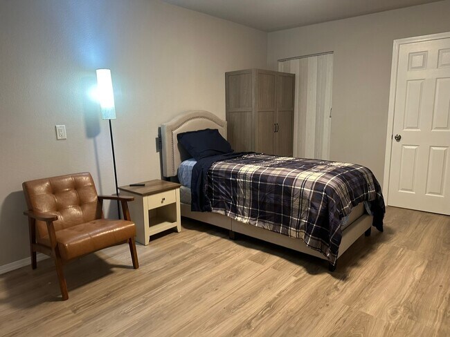 Foto del edificio - 10811 Cranbrook Rd