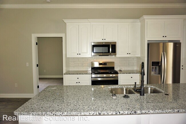Building Photo - 3 br, 2 bath House - 620 Bradford Dr