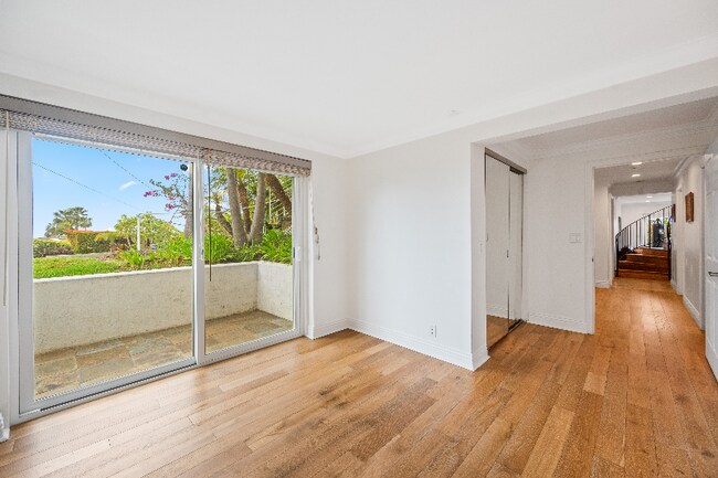 Foto del edificio - 5662 Ladybird Ln