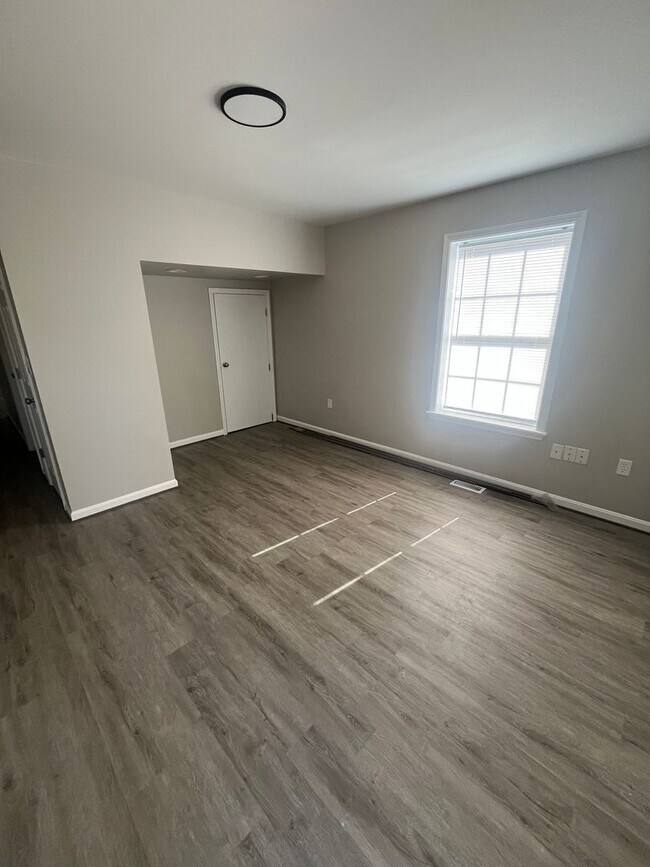 Foto del edificio - Gorgeous Fully Renovated 4 br/2 bath!