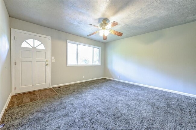 Foto del edificio - 5904 Heatherwood Ln