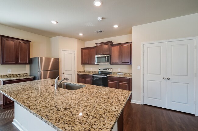 Foto del edificio - 580 Clover Cir