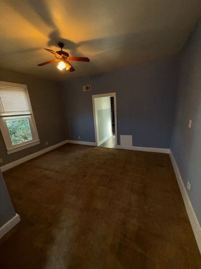 Building Photo - 1708 S Kerth Ave