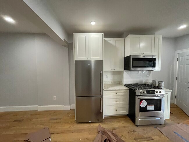 Building Photo - 369 Beacon St