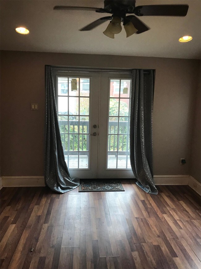 Foto del edificio - 6115 Carpenter St