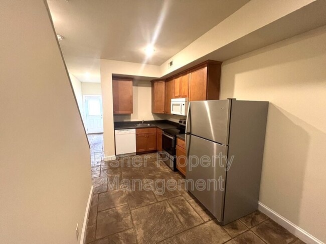 Building Photo - 608 Albemarle St