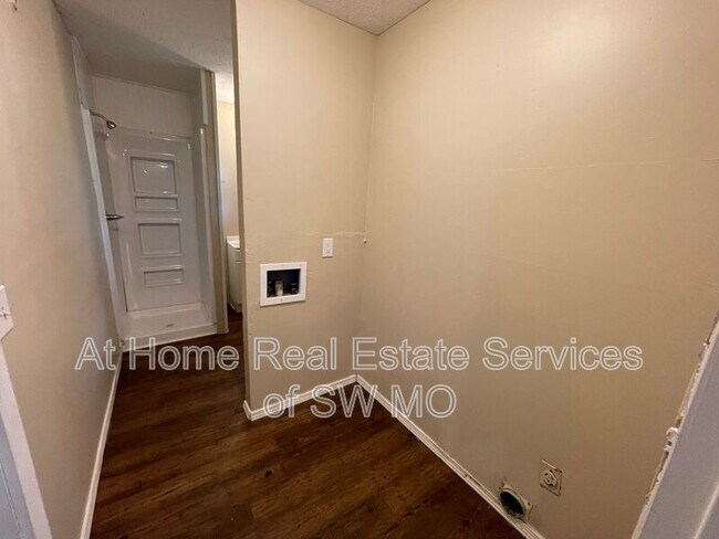 Foto del edificio - 2639 W Truman St