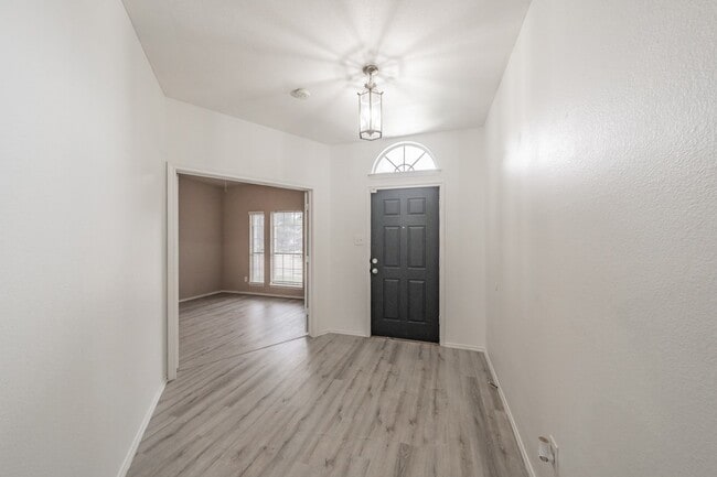 Building Photo - 3232 Florian Ln