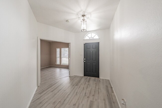 Foto del edificio - 3232 Florian Ln