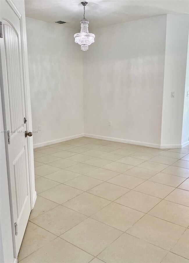 Foto del edificio - 21479 NW 14th Ct