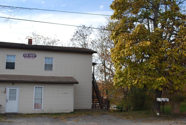 Building Photo - 8 Dobbs St