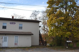 Building Photo - 8 Dobbs St