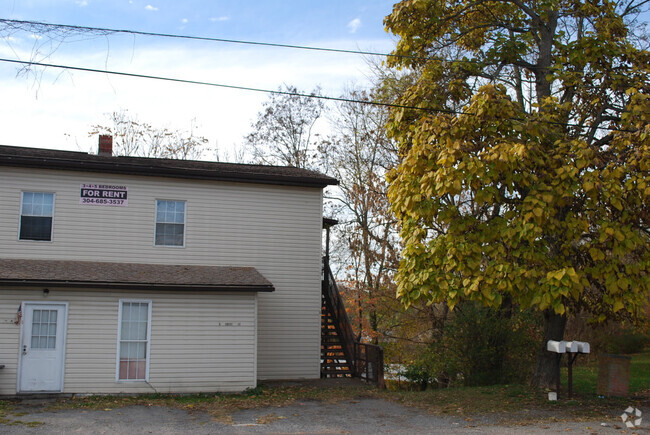 Building Photo - 8 Dobbs St