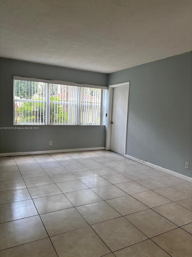 Foto del edificio - 1333 E Hallandale Beach Blvd