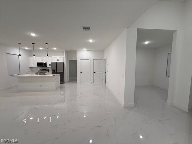 Building Photo - 3311 72nd St W