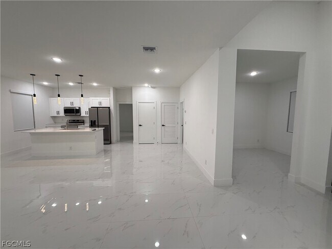 Foto del edificio - 3311 72nd St W