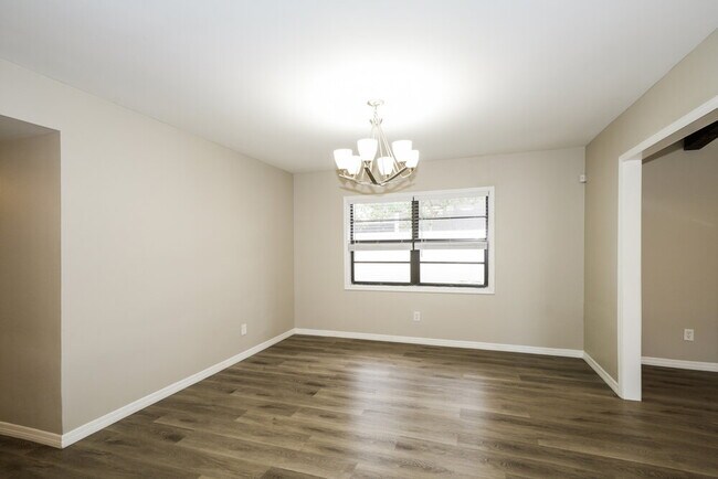 Building Photo - 4813 Bay Crest Dr