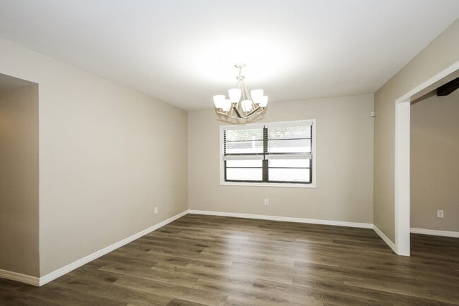 Foto del edificio - 4813 Bay Crest Dr