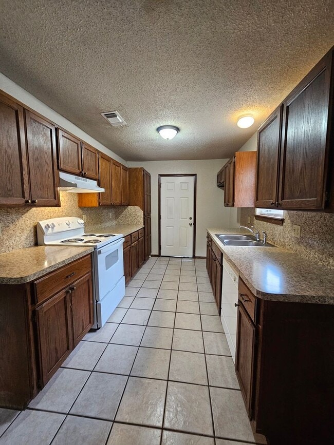 Building Photo - 3413 Pathway Cir