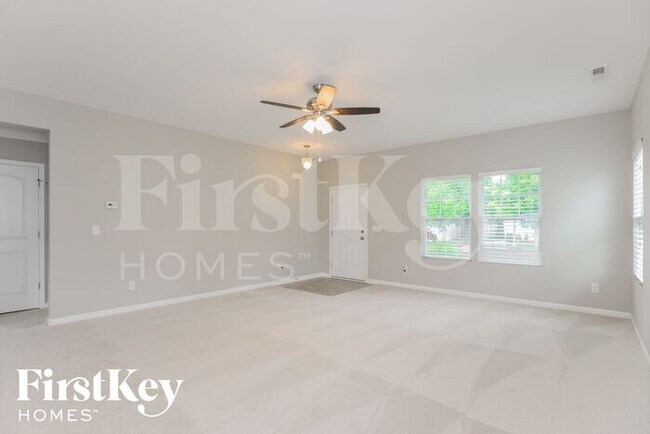 Building Photo - 812 Southridge Dr
