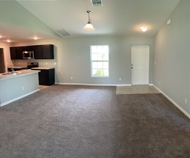 Building Photo - 4137 NE 14th Pl