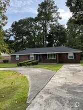 Building Photo - 211 Holiday Dr