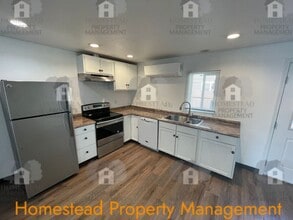 Building Photo - 127 Whitman St S