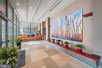 Building Photo - 4600 S Four Mile Run Dr