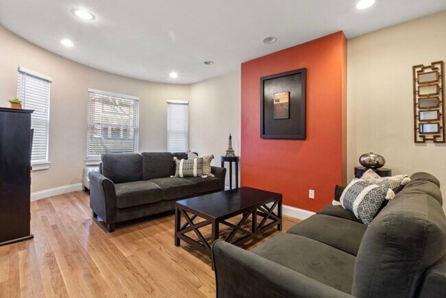 Building Photo - 25 Edgerly Rd