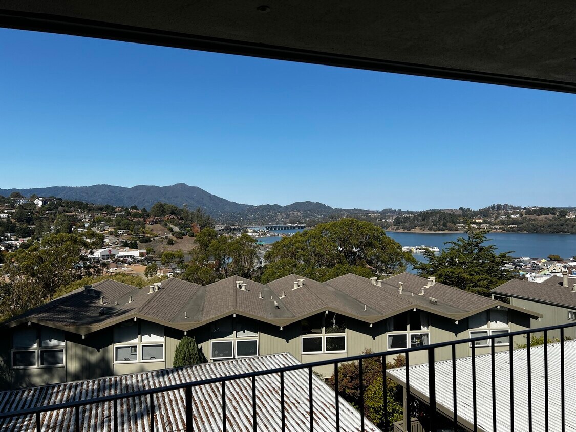 Primary Photo - 366 Eden Roc Dr