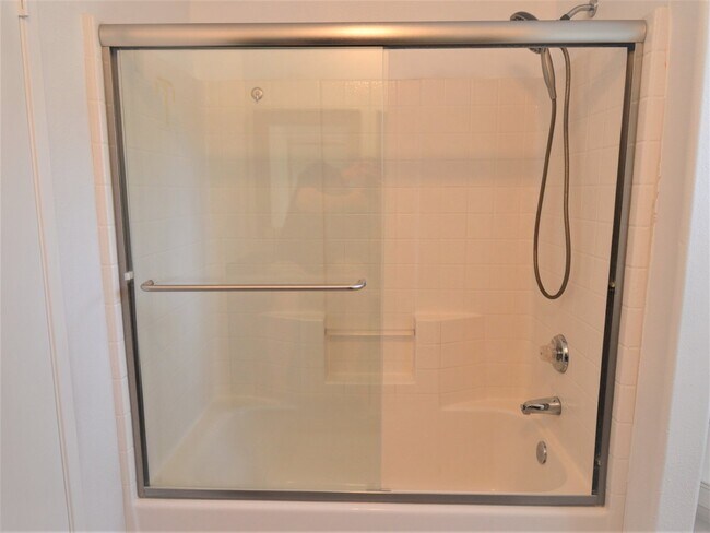 Foto del edificio - Cozy La Q Cove Long Term Rental Available Now!