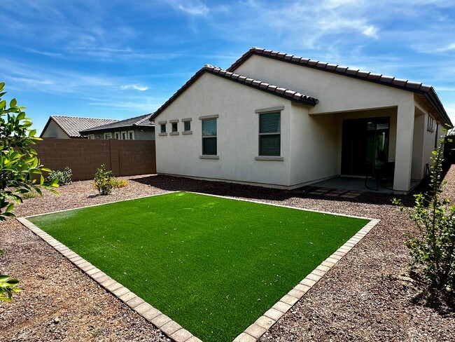 Foto del edificio - BEAUTIFUL VERRADO 3 BEDROOM PLUS DEN WITH ...