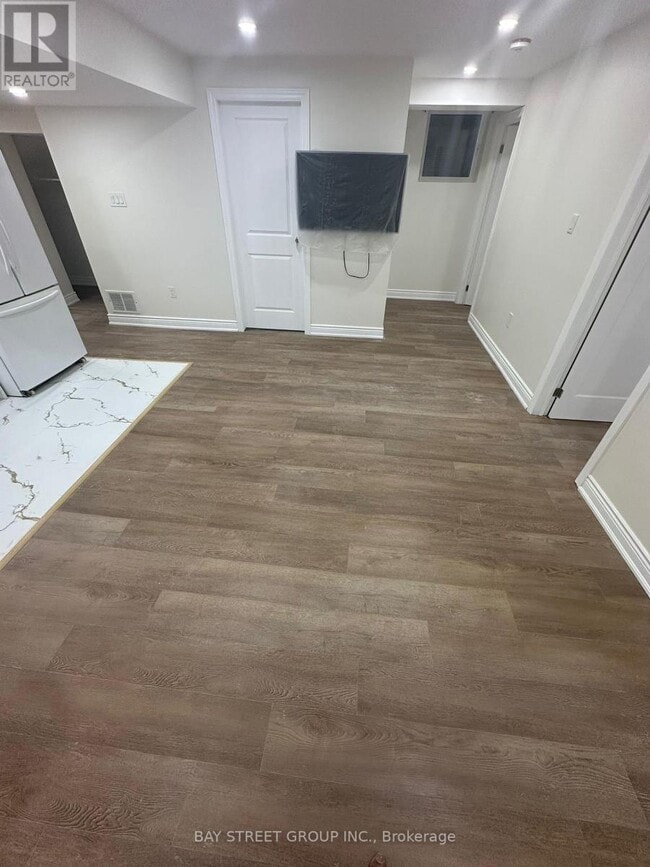 Building Photo - 138 Sutherland Ave