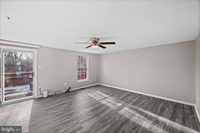 Foto del edificio - 6076 Laurel Wreath Way