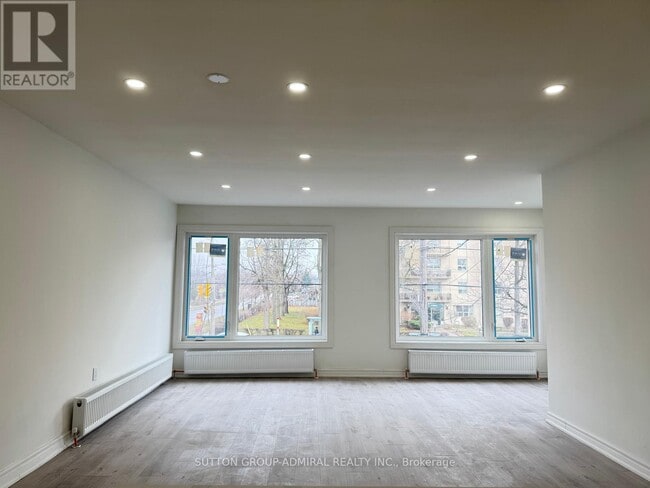 Building Photo - UPPER - 2986A DUFFERIN STREET
