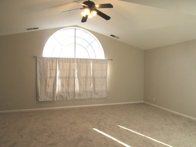 Building Photo - 37 Coolidge Ct