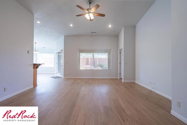 Building Photo - 4 Bedroom in Amber Estates - Newer LVP Flooring throughout home!