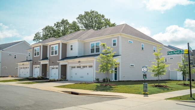 Oak Lake Townhomes apartments — community photo - Oak Lake Townhomes