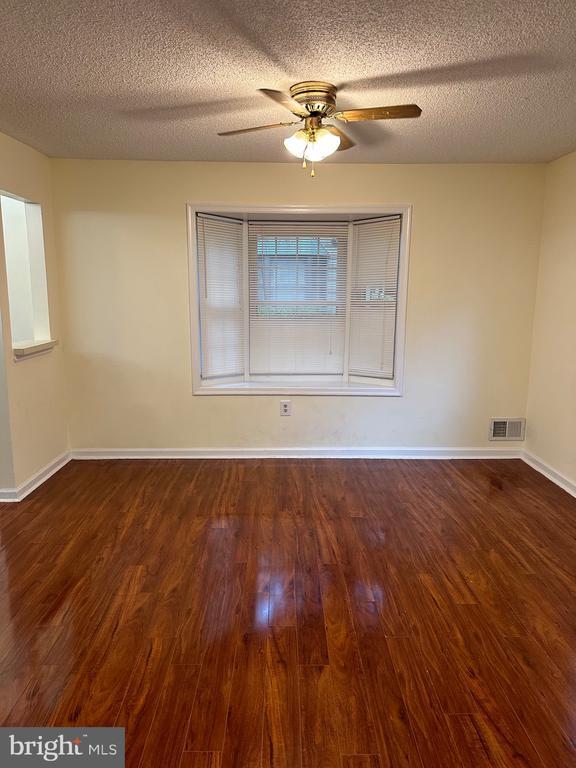 Building Photo - 85 Drewes Ct