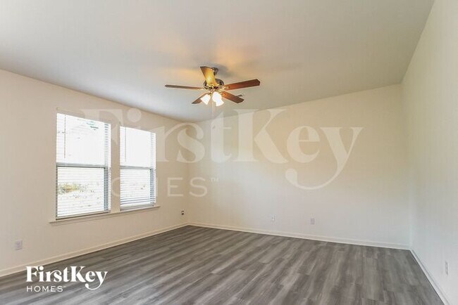 Foto del edificio - 5704 Beaver Pond Tl