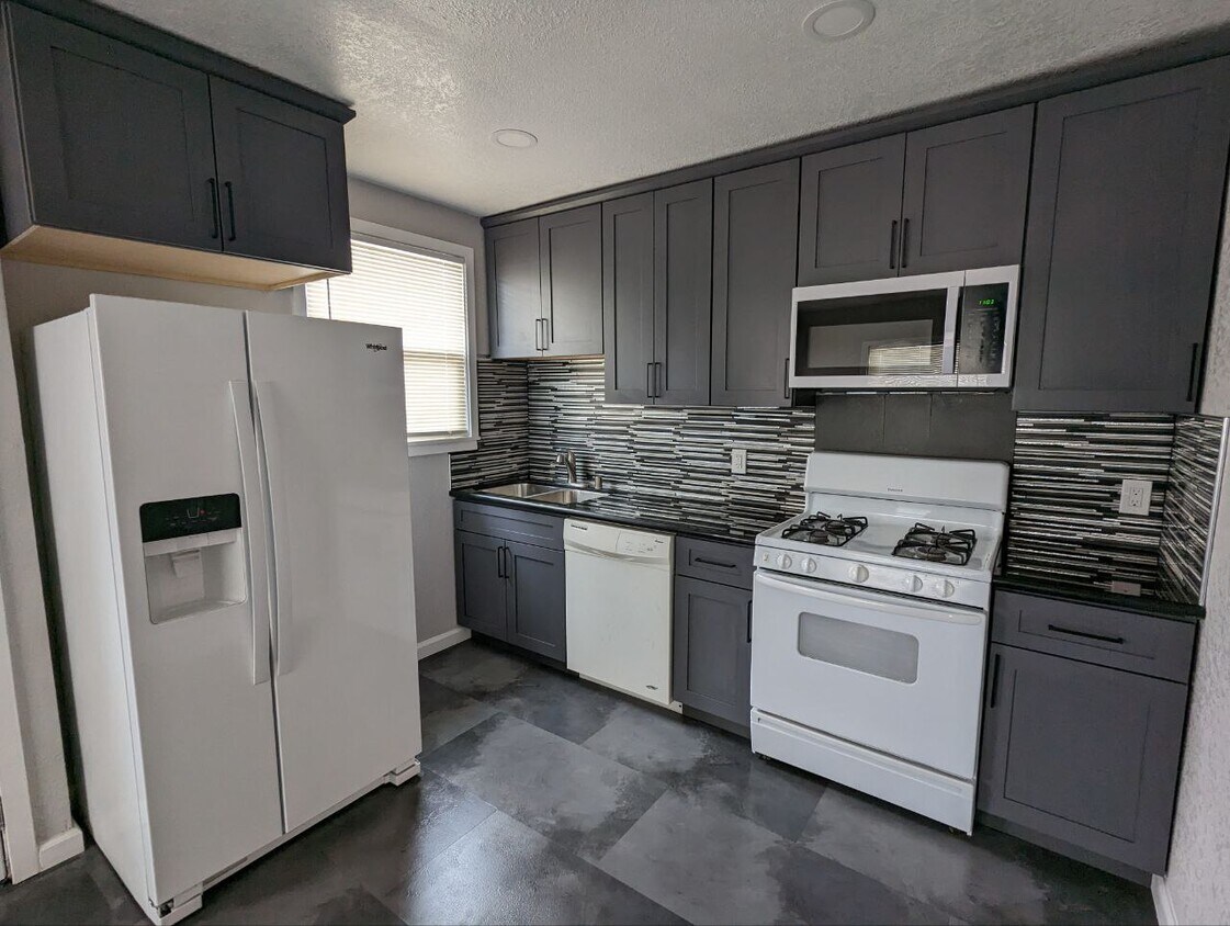 Primary Photo - 1627 100th Ave