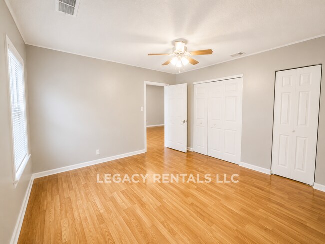 Foto del edificio - 241 Evansdale Ave