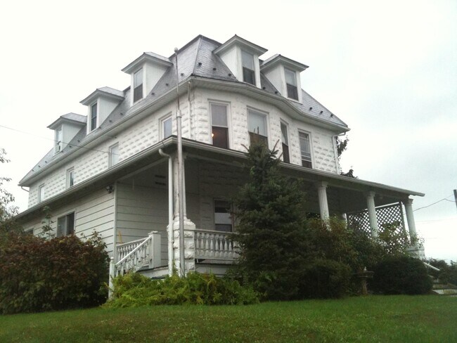 Building Photo - 115 W Kline Rd